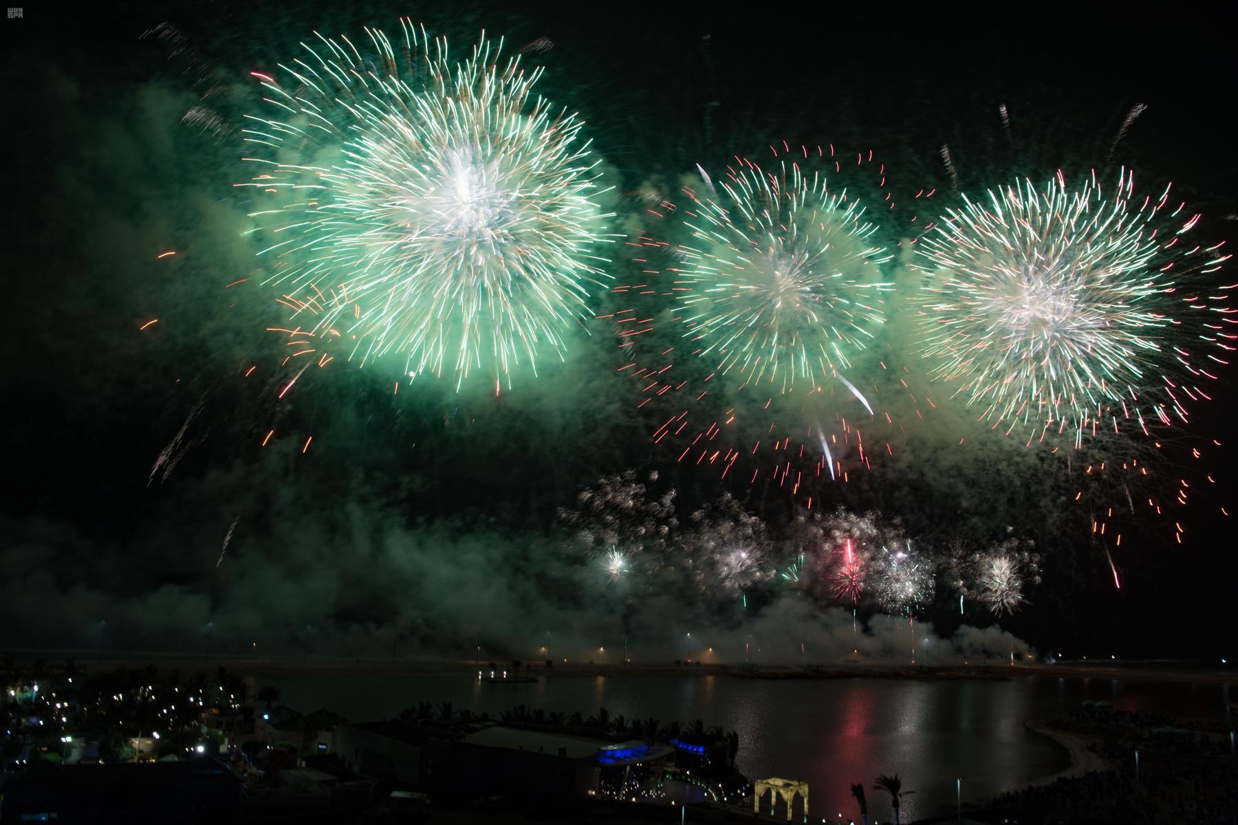 اليوم الوطني / الألعاب النارية تضيء سماء جدة في احتفالات اليوم الوطني