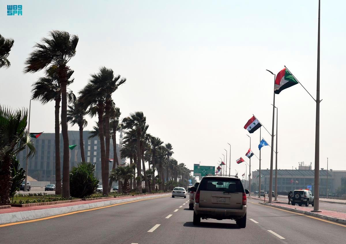 Jeddah Municipality Hoists Flags of Countries Participating in 32nd Arab Summit