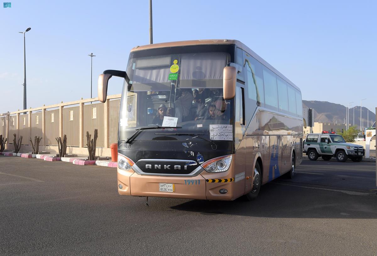 Des efforts quotidiens suivent le départ de centaines de bus de Médine à La Mecque