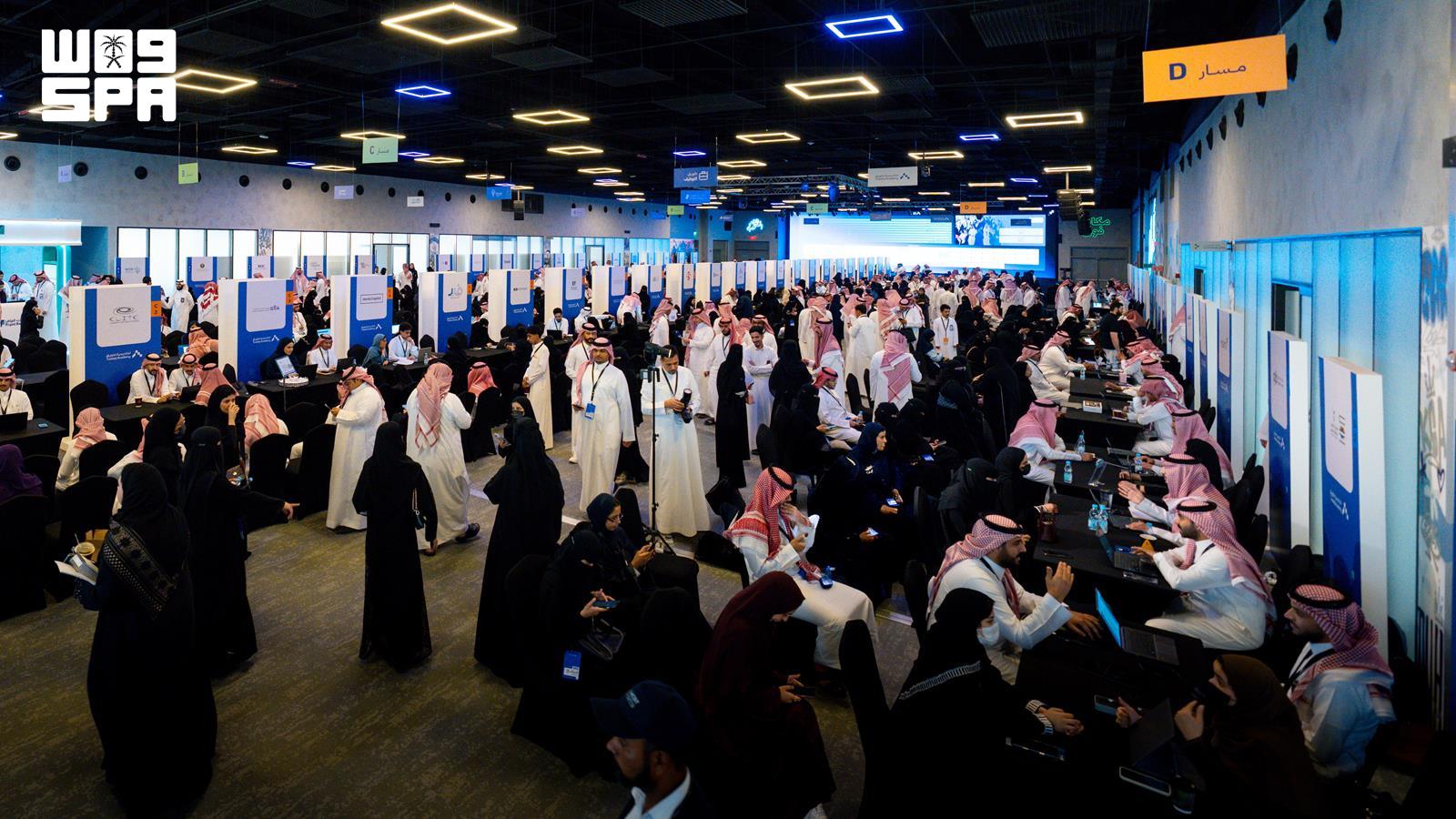 علوم وتقنيات / أكاديمية طويق تختتم النسخة التاسعة من "برنامج طويق للتوظيف" بمشاركة 120 جهة