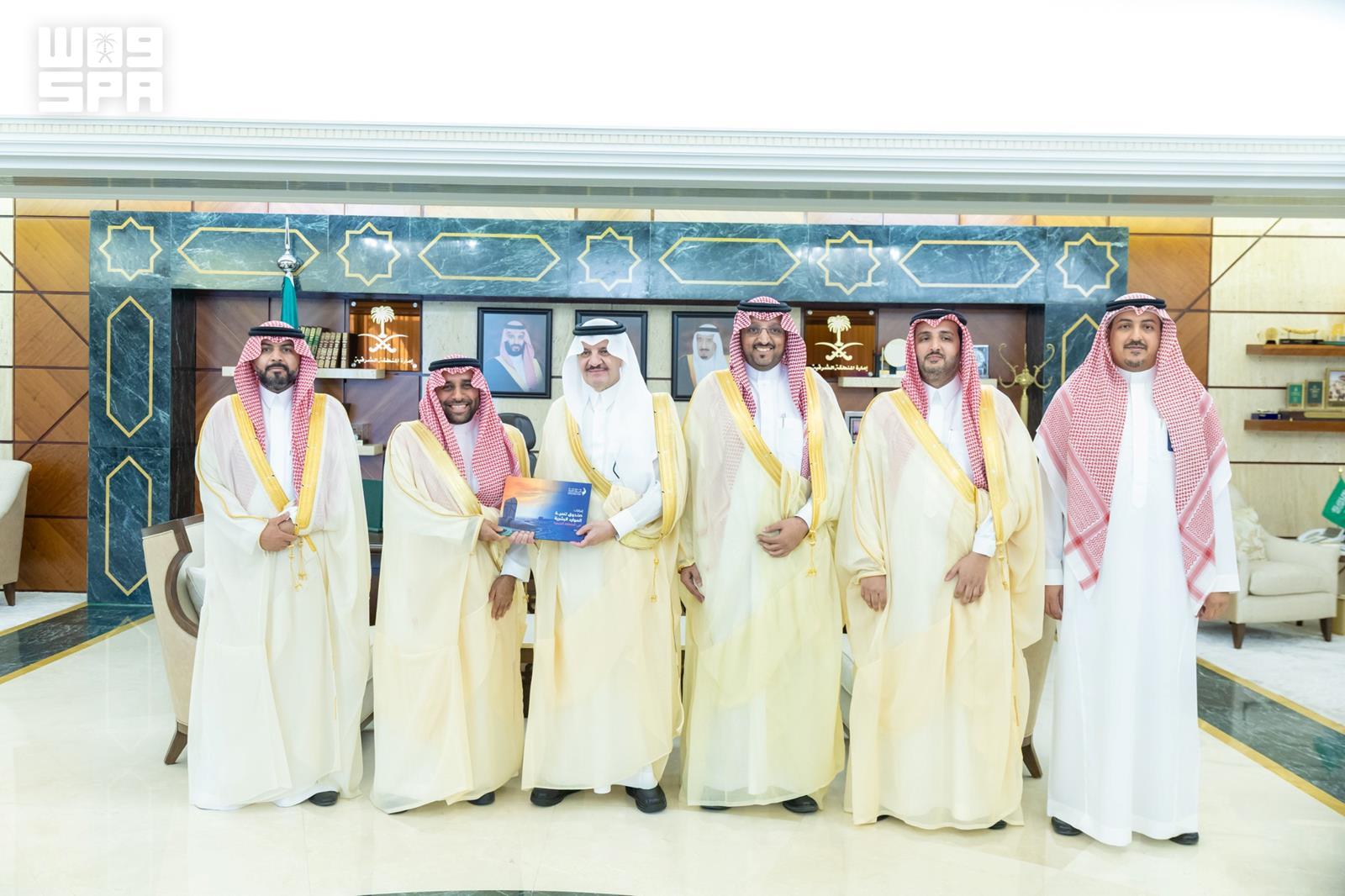 عام / أمير المنطقة الشرقية يستقبل مدير صندوق تنمية الموارد البشرية بالمنطقة