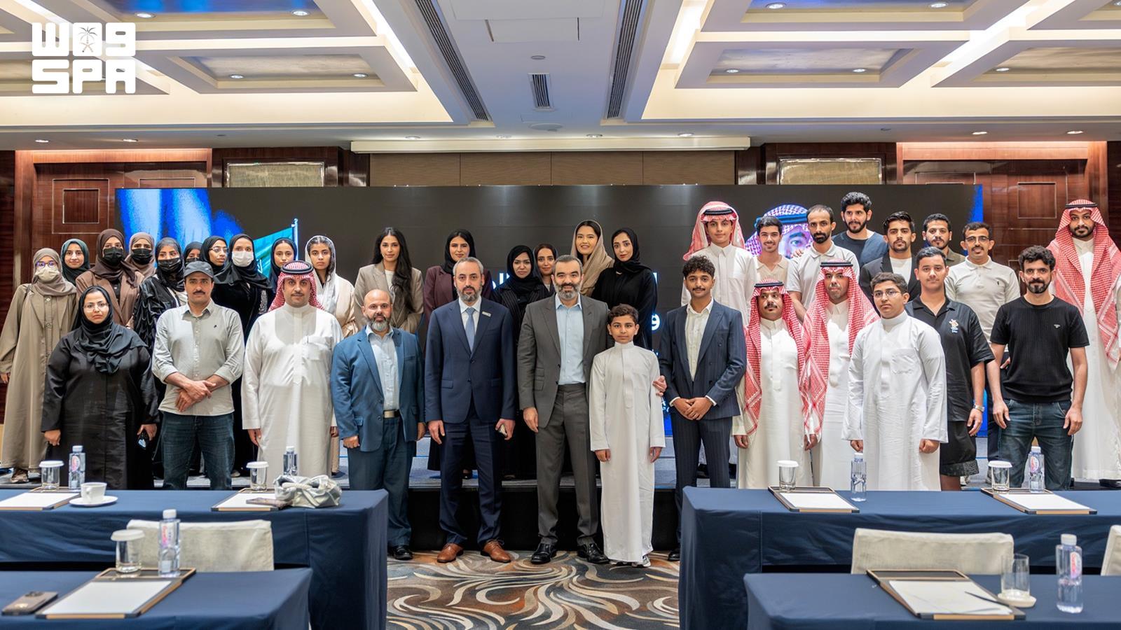 علوم وتقنيات / وزير الاتصالات يعقد لقاءً مع الطلاب المبتعثين في الصين ويؤكد دورهم في صناعة مستقبل التقنية والذكاء الاصطناعي