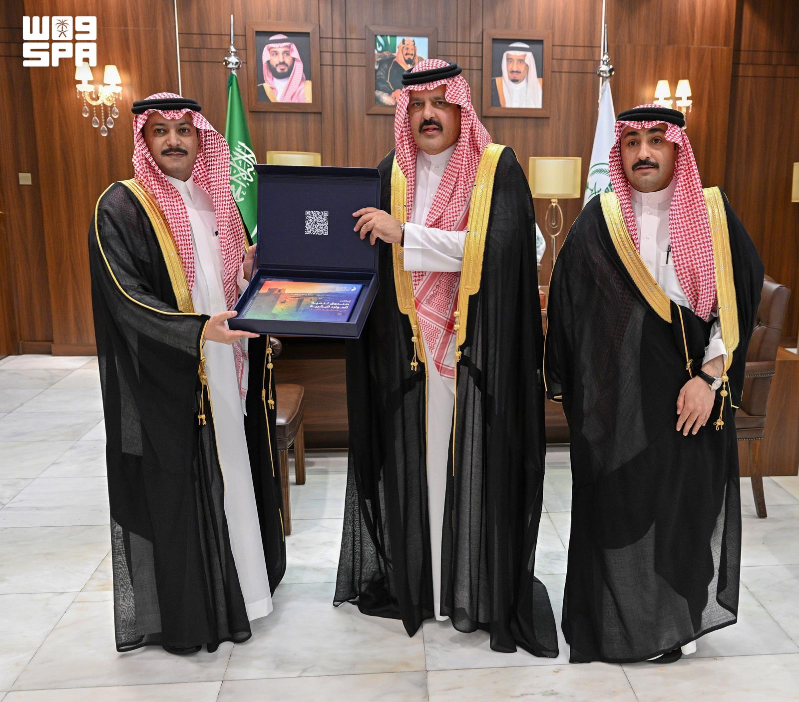عام / أمير حائل يطّلع على إنجازات فرع "هدف" بالمنطقة