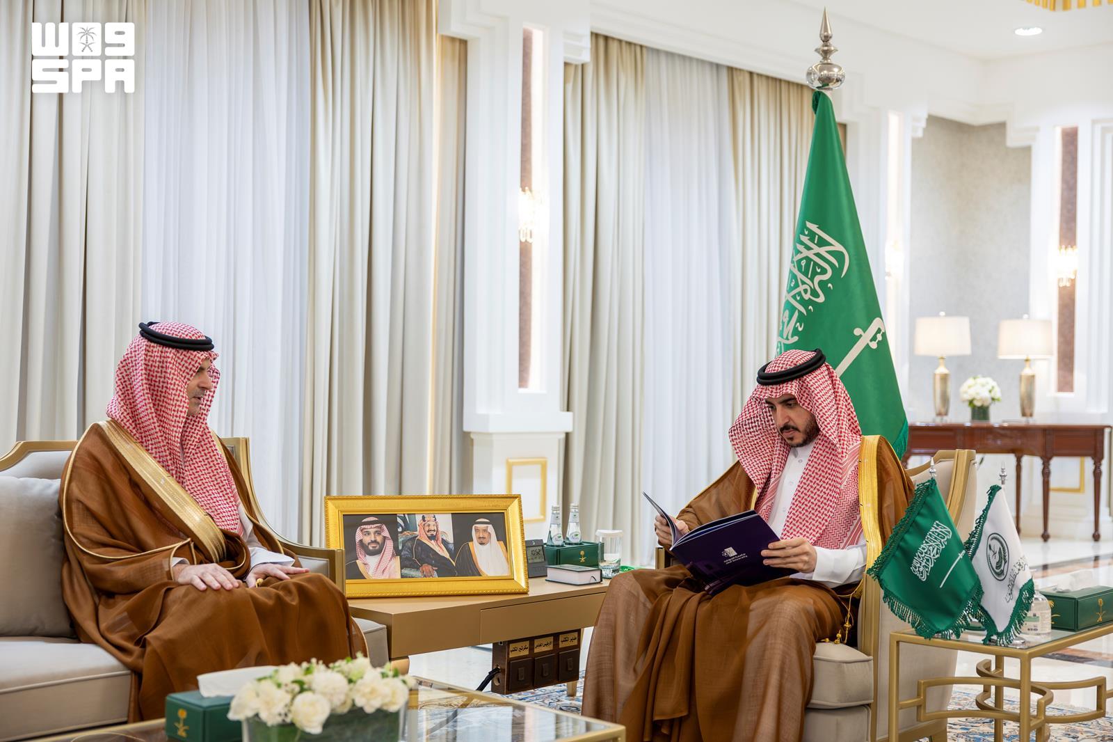 علوم وتقنيات / أمير منطقة الجوف يتسلّم تقارير الأداء المؤسسي والوعي الفكري والعمل التطوعي بجامعة الجوف