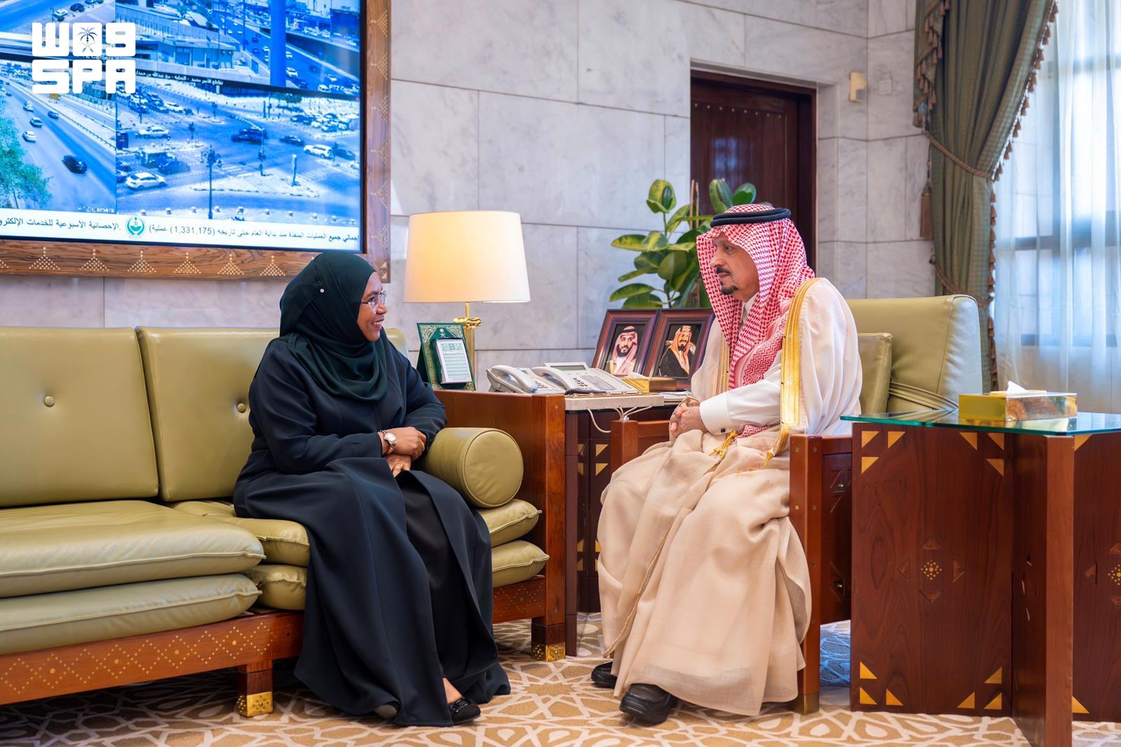 عام / أمير منطقة الرياض يستقبل سفير تنزانيا المعين لدى المملكة