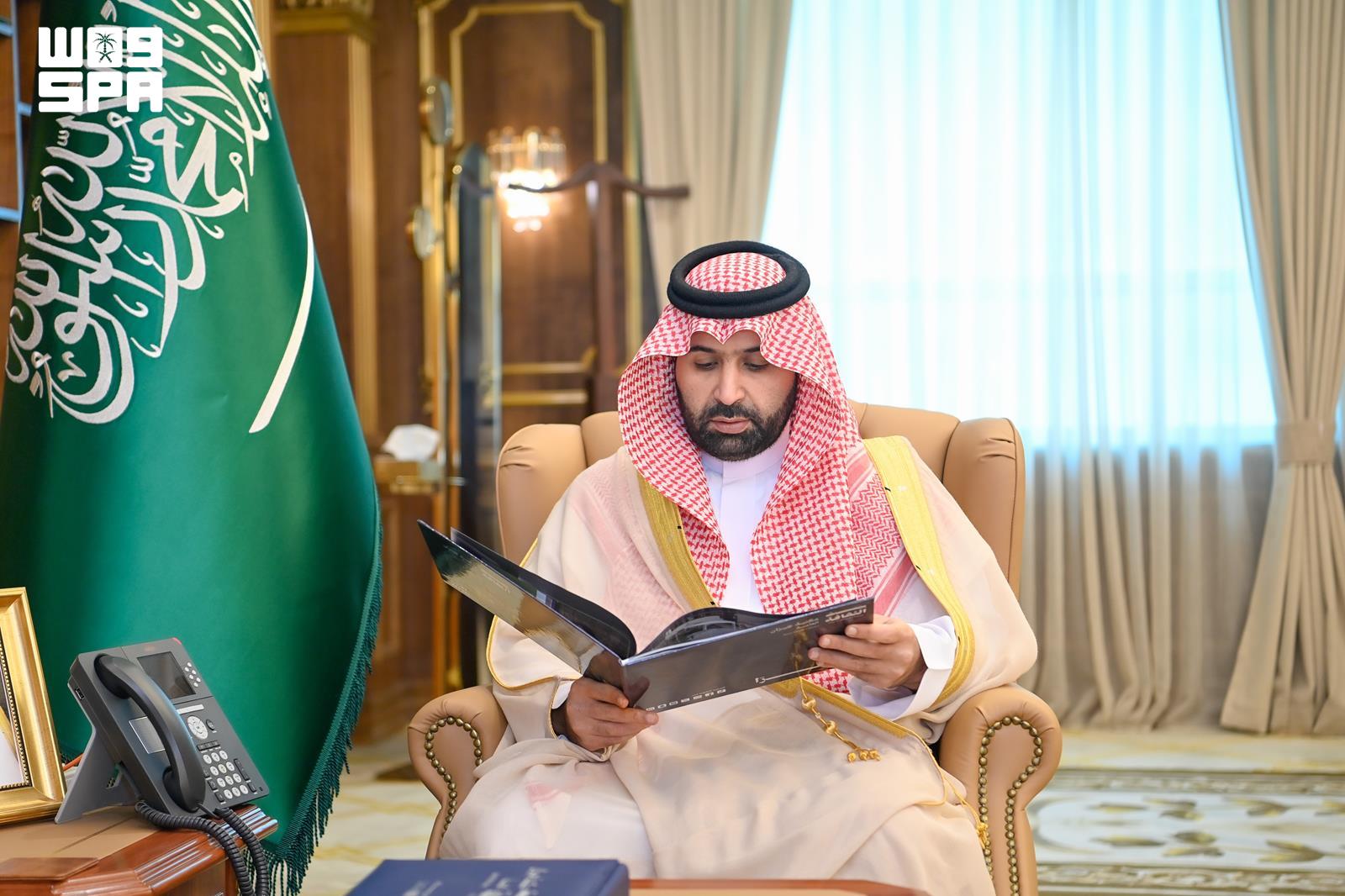 ثقافي / أمير جازان يطّلع على التقرير السنوي لبيت الثقافة بالمنطقة