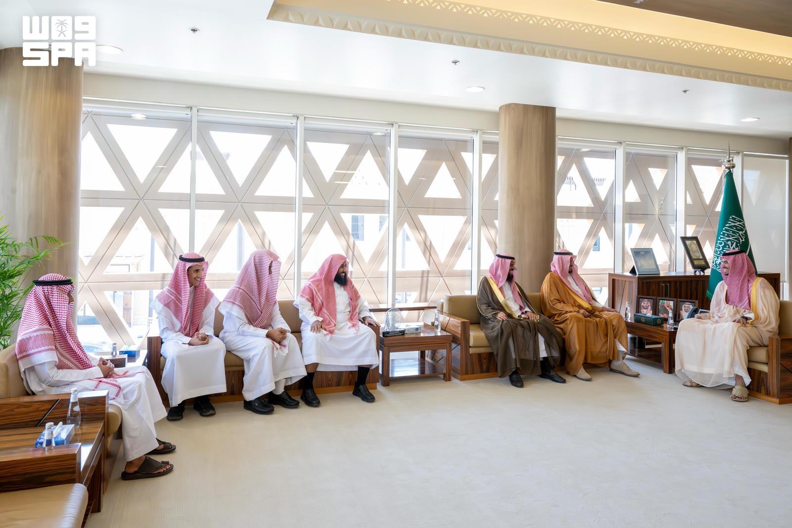 عام / الأمير راكان بن سلمان يستقبل الفائزين بمسابقة أمير منطقة الرياض لحفظ القرآن الكريم