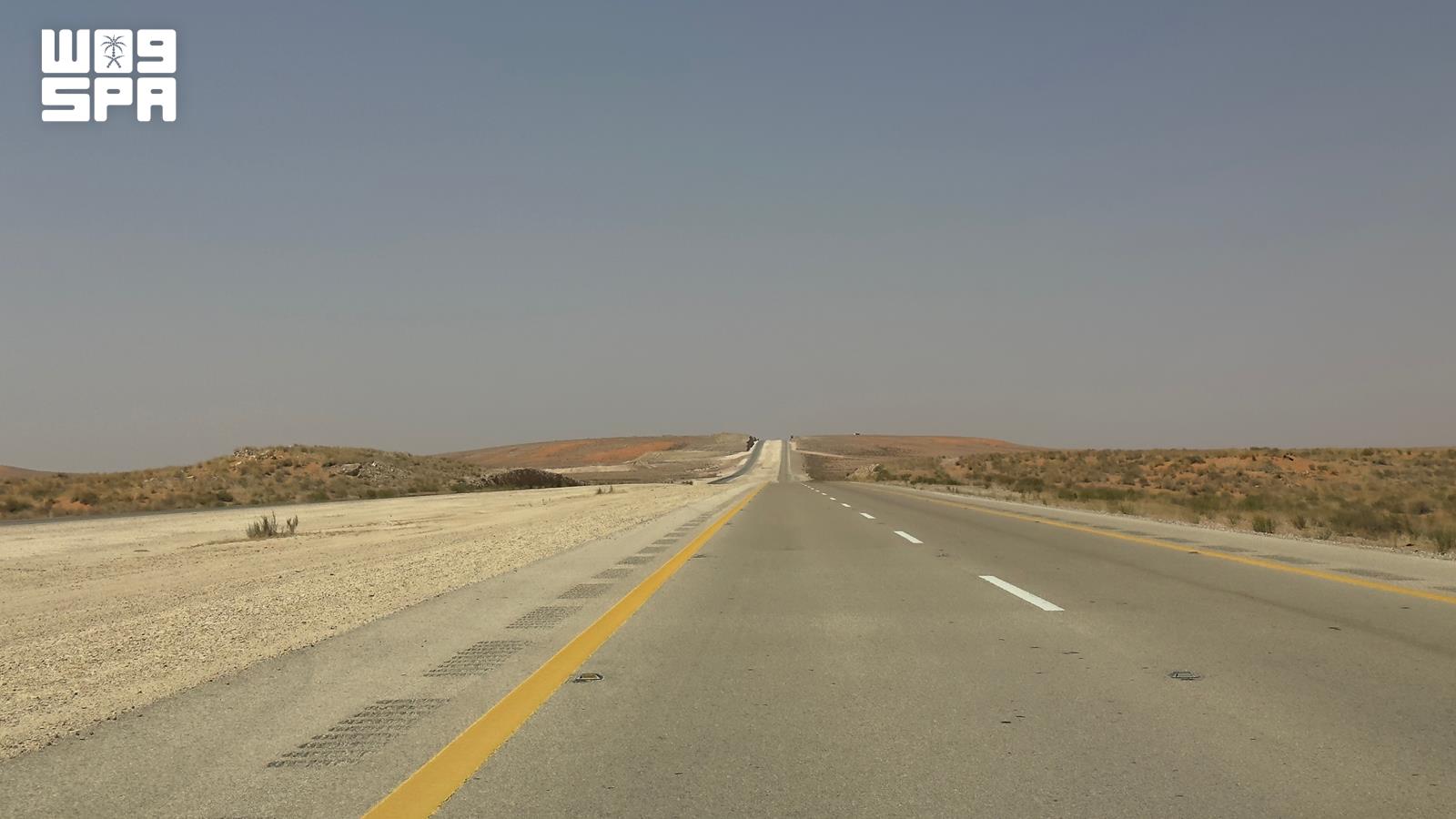عام / طريق رفحاء - حائل الجديد يدعم الحركة اللوجستية بين المنطقتين