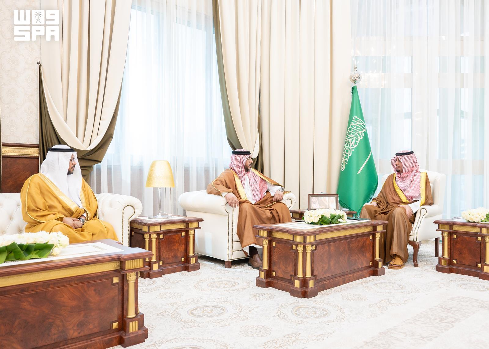 اقتصادي / نائب أمير الباحة يستقبل مدير إدارة تجربة المستثمر بمركز التنافسية والأعمال