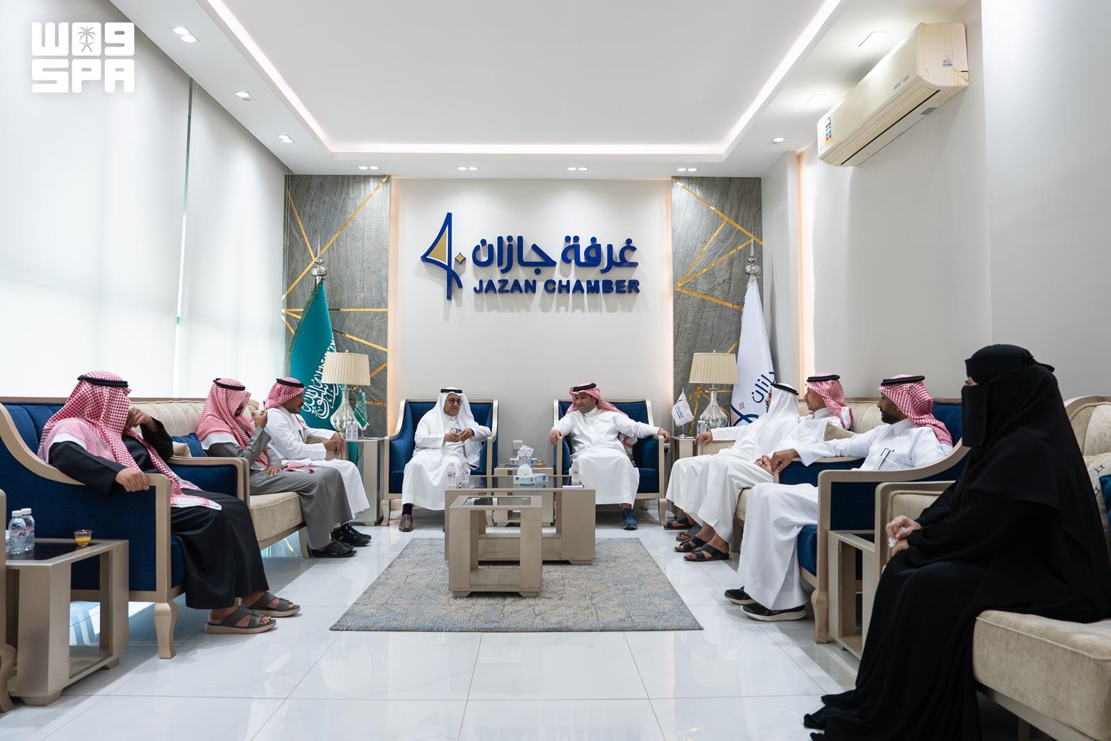 غرفة جازان وفرع وزارة التجارة تناقشان تطوير الخدمات ودعم رواد الأعمال